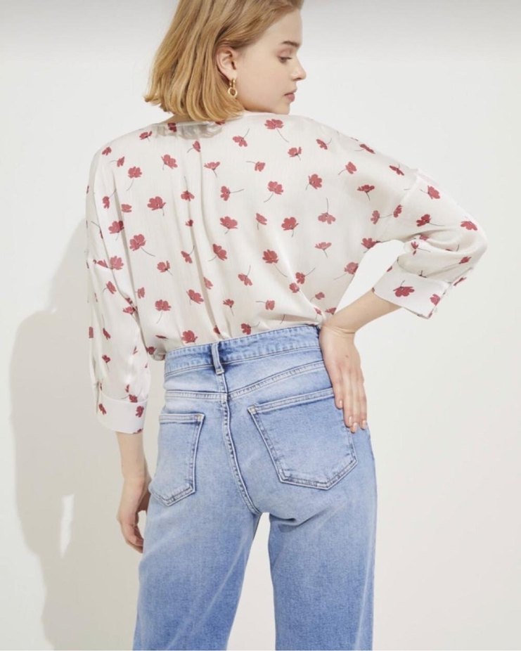 Çiçek Desenli V Yaka Uzun Kollu Gömlek - Görsel 3