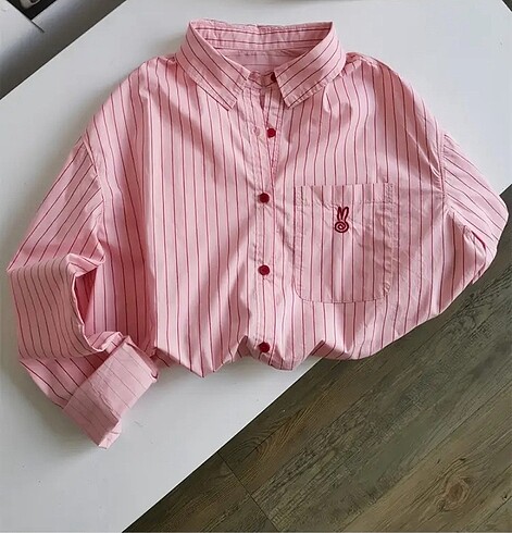 Pembe beyaz gömlek