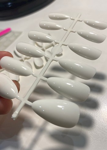 Parlak Beyaz Tırnak Süslemeleri - Görsel 2