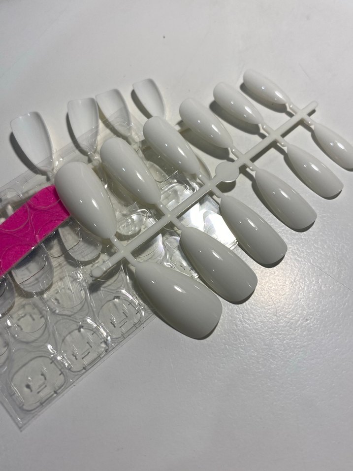 Parlak Beyaz Tırnak Süslemeleri - Görsel 3