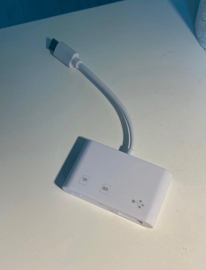 USB-C ve SD Kart Veri Aktarım Adaptörü Beyaz - Görsel 5