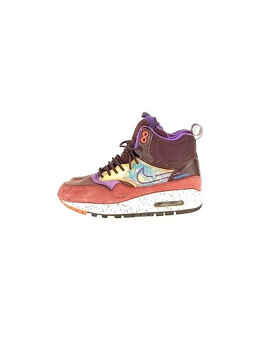 Nike Spor Ayakkabı %70 İndirimli.