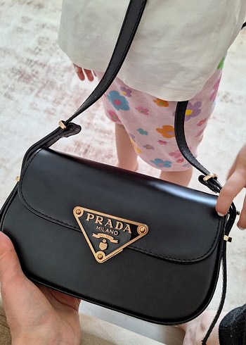 Prada Siyah Deri Kadın Omuz Çantası