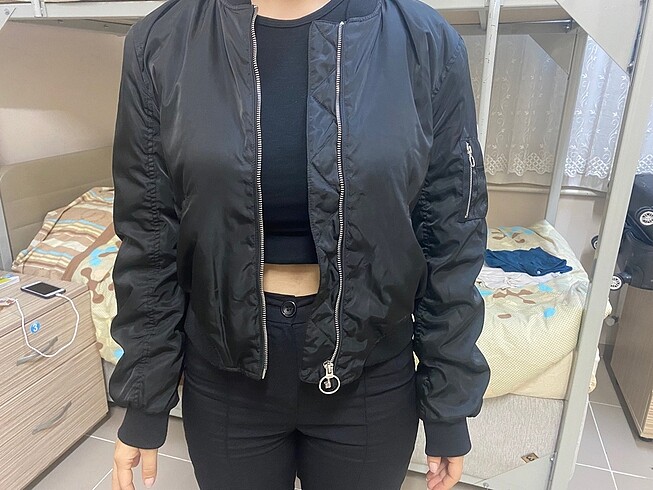 m Beden siyah Renk PULL BEAR BOMBER CEKET