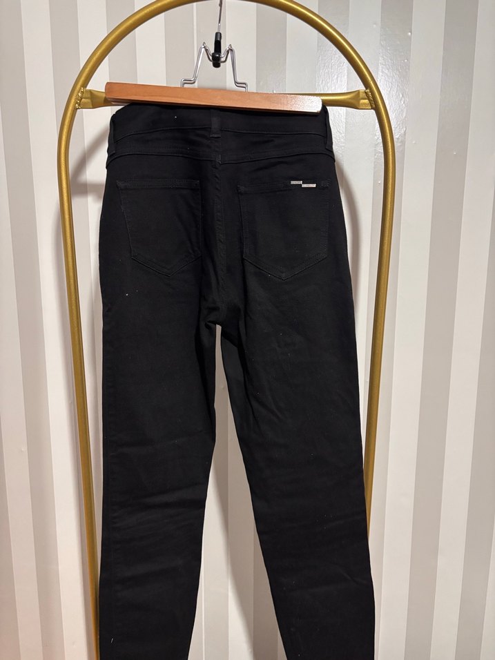 Zincir Detaylı Siyah Yılan Desenli Kadın Kot - Görsel 3