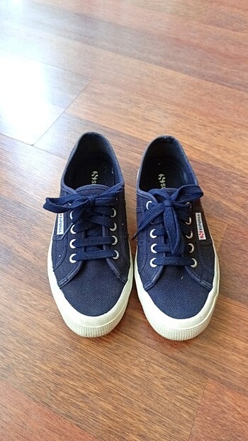 38 numara Lacivert Superga