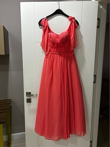 Pembe elbise