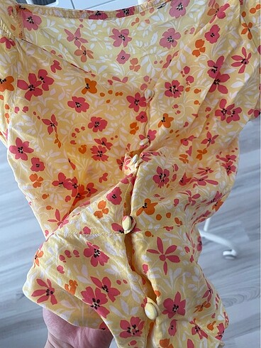 xs Beden LC WAIKIKI SARI CİCEKLİ BLUZ