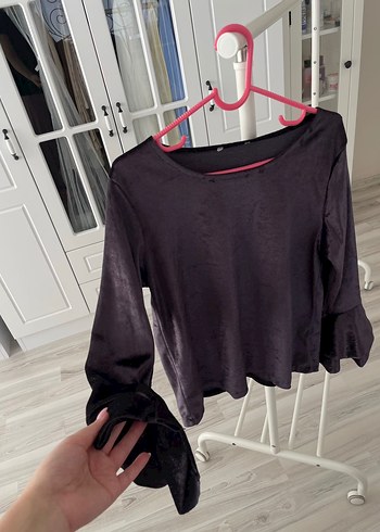 Trendyol & Milla kolları volanlı şık kadife bluz