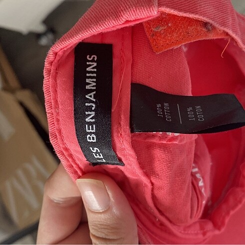 Les Benjamins Şapka