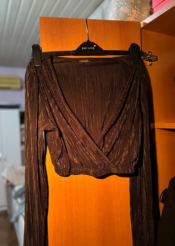 Siyah Piliseli V Yaka Kadın Bluz - Görsel 2