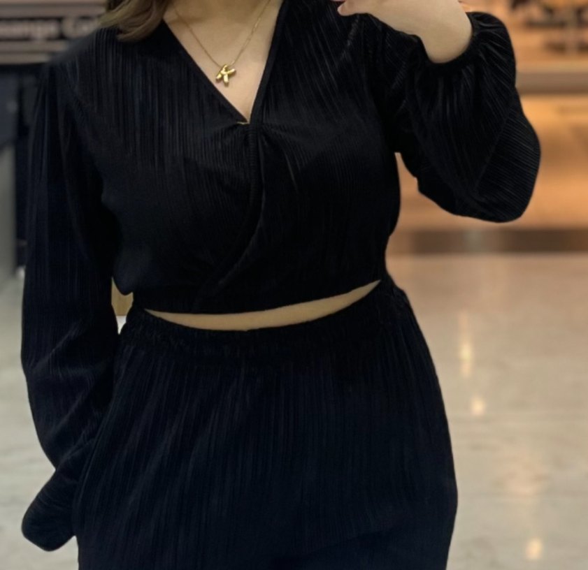 Siyah Piliseli V Yaka Kadın Bluz - Görsel 3