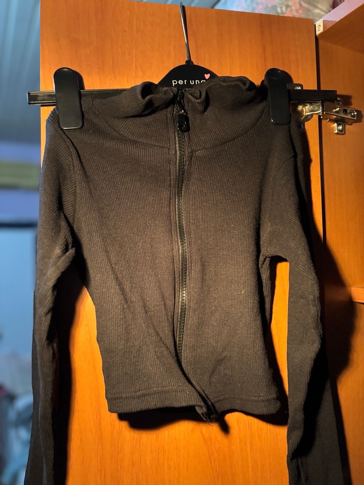 Siyah Fermuarlı Uzun Kollu Kadın Sporcu Ceketi - Görsel 2