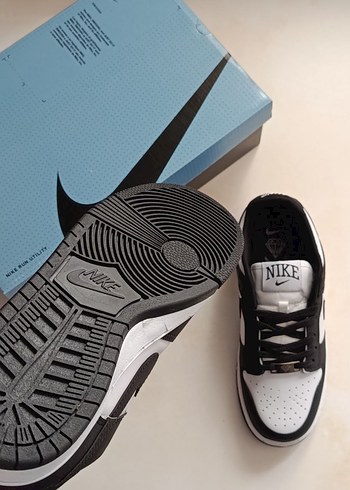 39 Beden Nike Siyah Beyaz Erkek Spor Ayakkabı