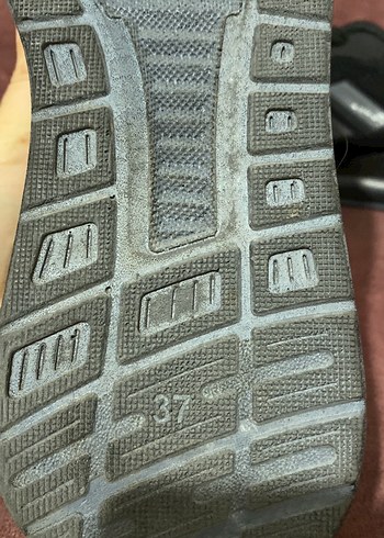 37 Beden Siyah Adidas Spor Ayakkabı Velcro Detaylı