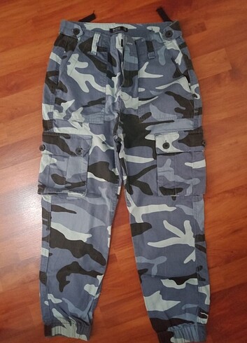 Bershka Pantolon