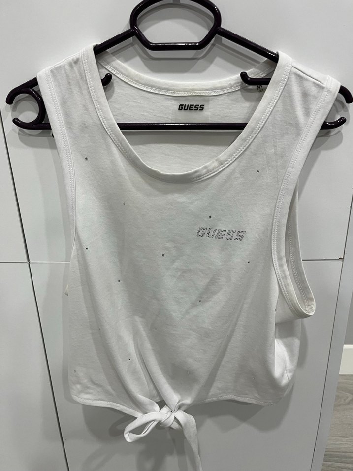 GUESS Beyaz Kolsuz Crop Üst - Görsel 3