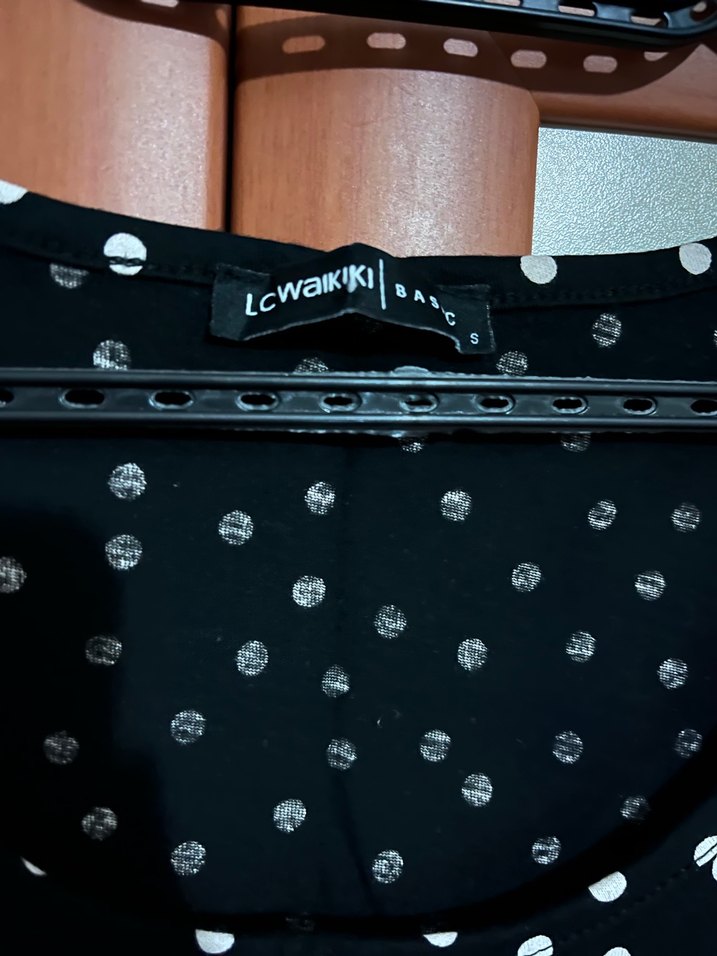 Puantiye Desenli Siyah Kolsuz - Görsel 3