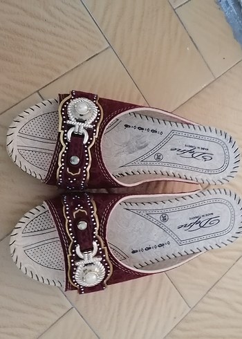 Bordo Boncuklu Nakışlı Dolgu Topuk Terlik