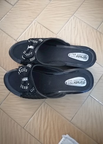 Tokalı Siyah Kadın Dolgu Topuk Terlik