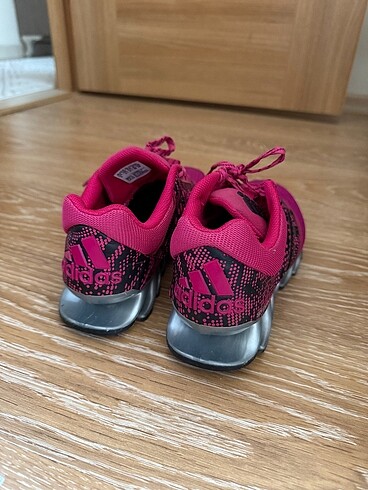 37 Beden Adidas Koşu Ayakkabısı