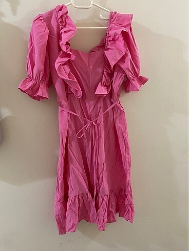 Pembe elbise