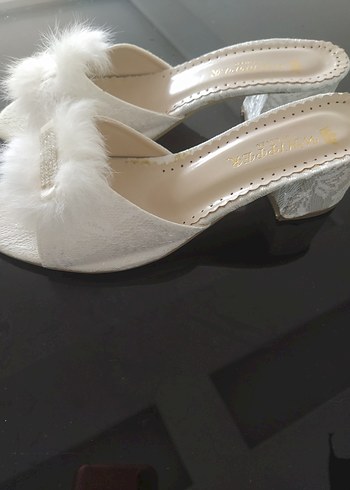 Beyaz Tüylü Kadın Topuklu Terlik - Görsel 2