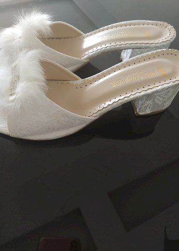 Beyaz Tüylü Kadın Topuklu Terlik - Görsel 3