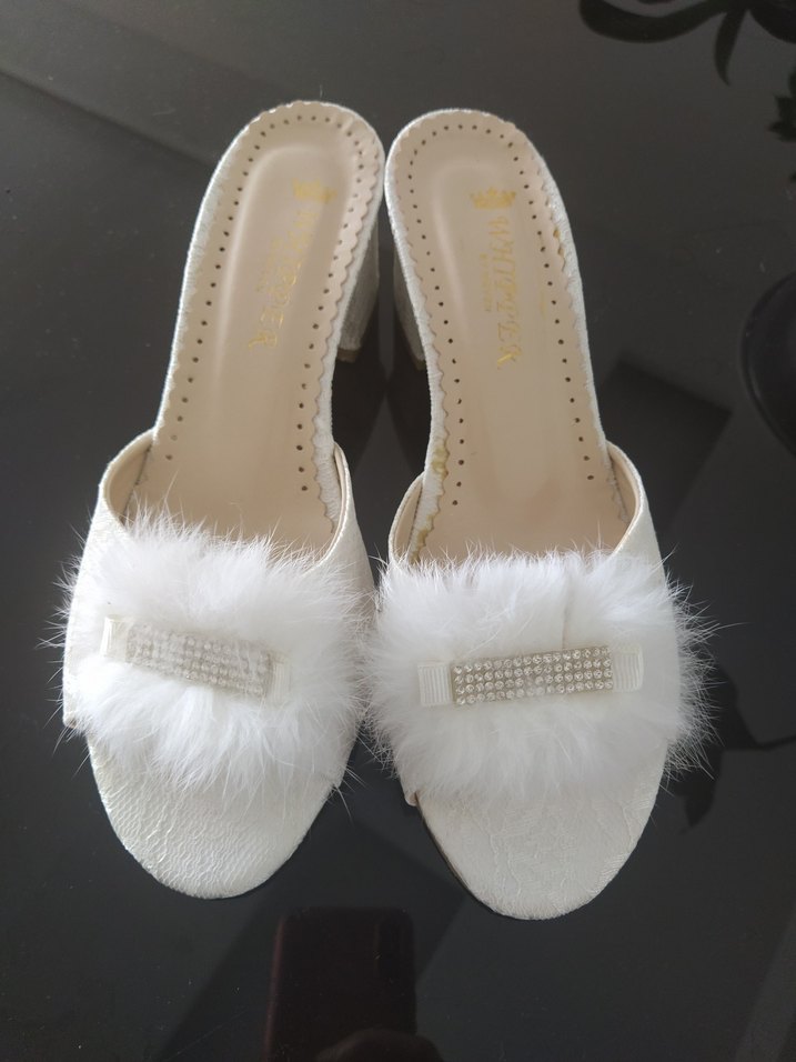 Beyaz Tüylü Kadın Topuklu Terlik - Görsel 4