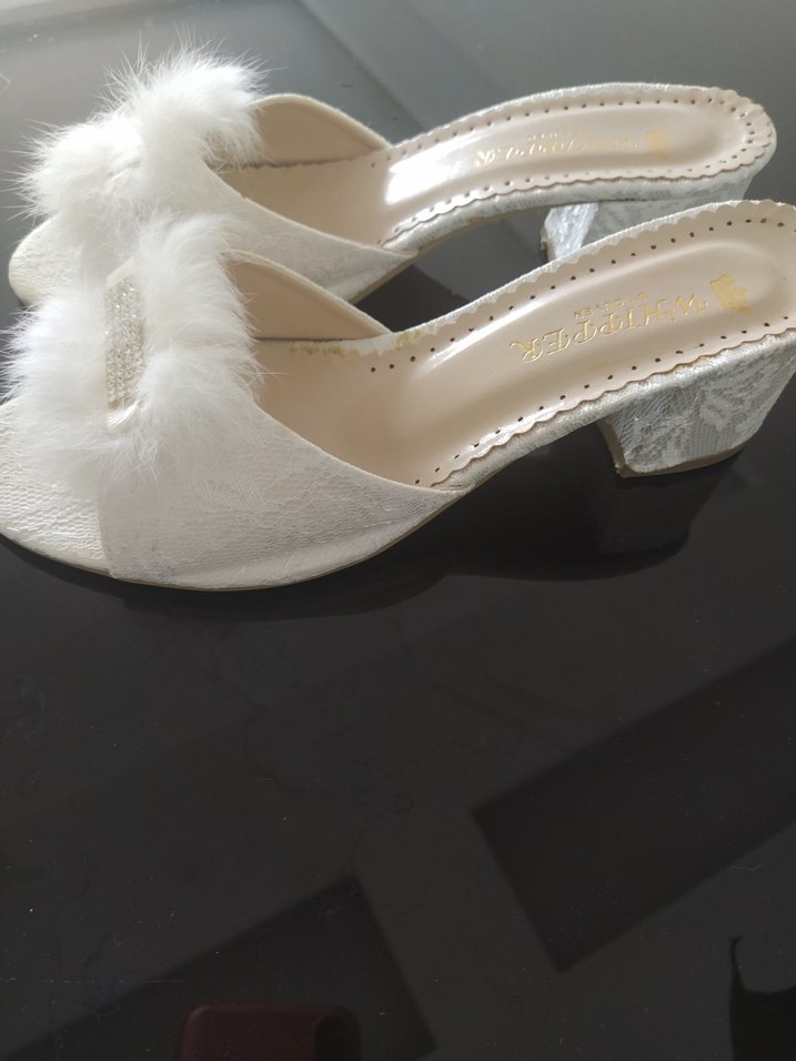 Beyaz Tüylü Kadın Topuklu Terlik - Görsel 2