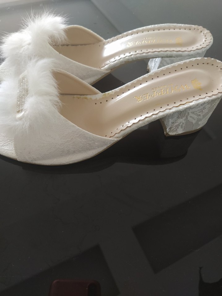 Beyaz Tüylü Kadın Topuklu Terlik - Görsel 3