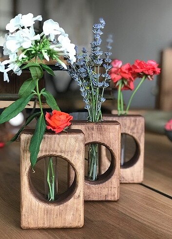Ahşap cam tüplü 3 adet dekoratif çiçeklik