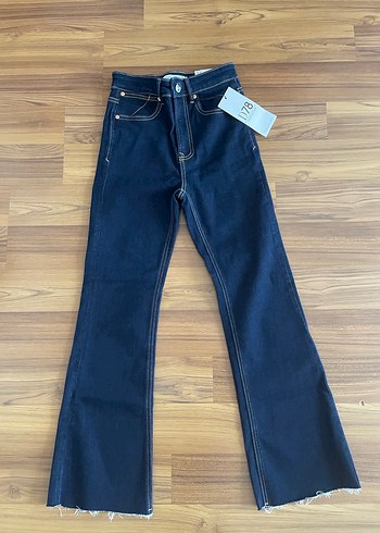 Stradivarius D78 Crop Flare Jean