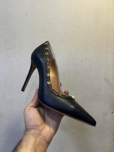 37 Beden siyah Renk Valentino