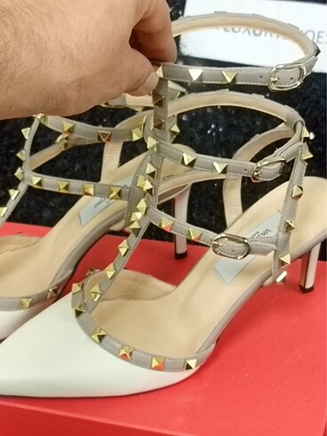 37 Beden beyaz Renk Valentino