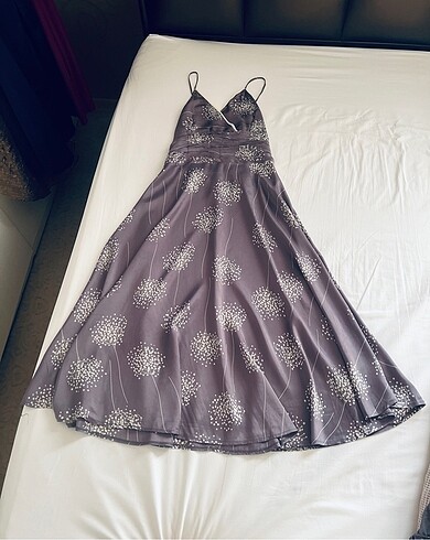 Batik Marka Gri-BeyaZ çiçekli Saten Elbise M Beden