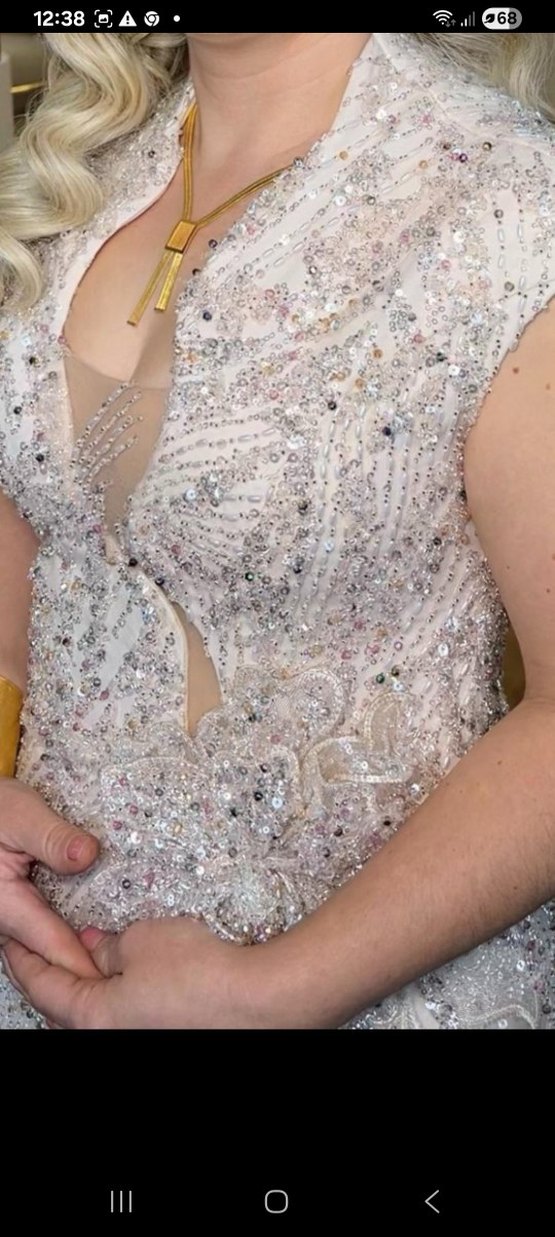 Pembe İşlemeli Boncuklu V Yakalı Uzun Abiye AlfaBeta - Görsel 2