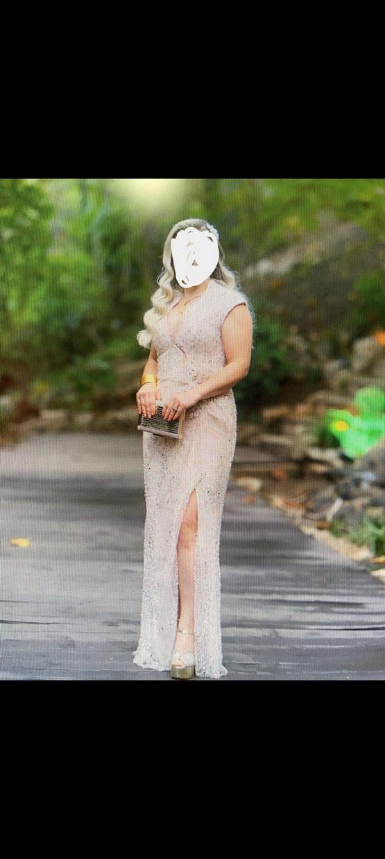 Pembe İşlemeli Boncuklu V Yakalı Uzun Abiye AlfaBeta - Görsel 3