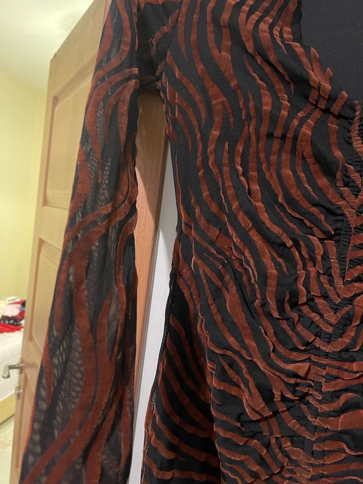 Bershka Zebra Desenli Kahverengi Uzun Kollu Mini Elbise - Görsel 4