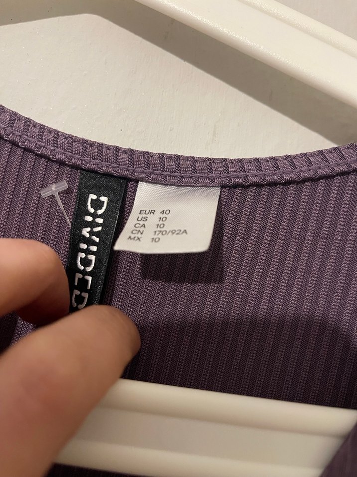 V Yaka Mor Uzun Kollu Piliseli Elbise - Görsel 3