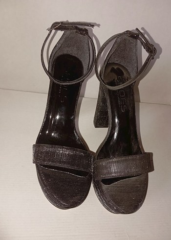 Diger siyah simli Yılan Desenli Kadın Topuklu Sandalet