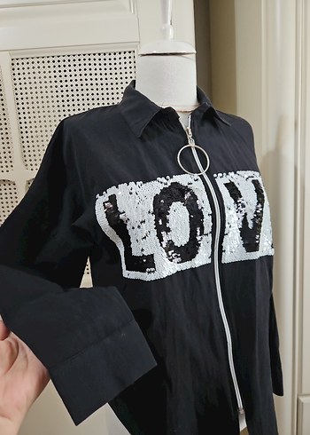 Siyah V Yaka Fermuarlı Desenli Kadın Gömlek - Görsel 3