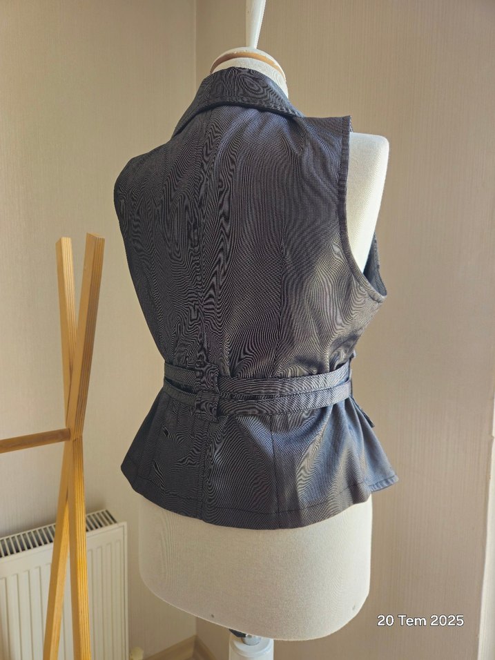 Gri Kolsuz Kemerli Yelek - Görsel 3