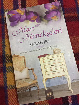 Sarah Jo Mart Menekşeleri kitap