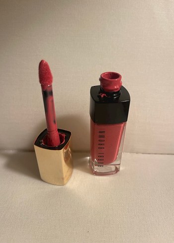 Bobbi Brown açık renk pembe tonlarda  likit Ruj - Görsel 2