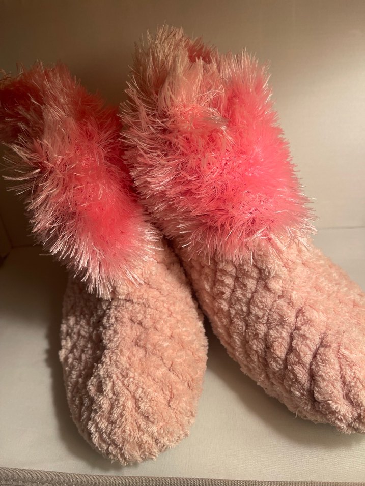 Kızlar için Pembe Kürklü el Örgüsü Ev Terliği - Görsel 2