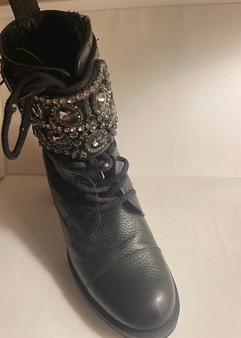 Siyah Deri Gotik Tokalı Kadın Bot - Görsel 2