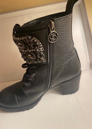 Siyah Deri Gotik Tokalı Kadın Bot - Görsel 5