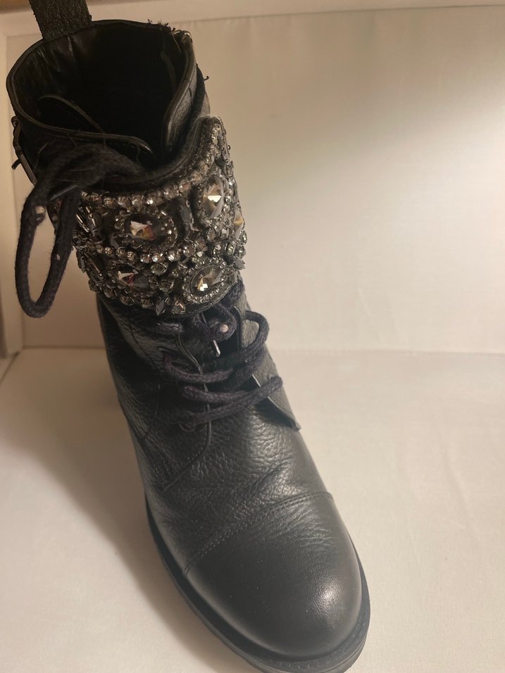 Siyah Deri Gotik Tokalı Kadın Bot - Görsel 2