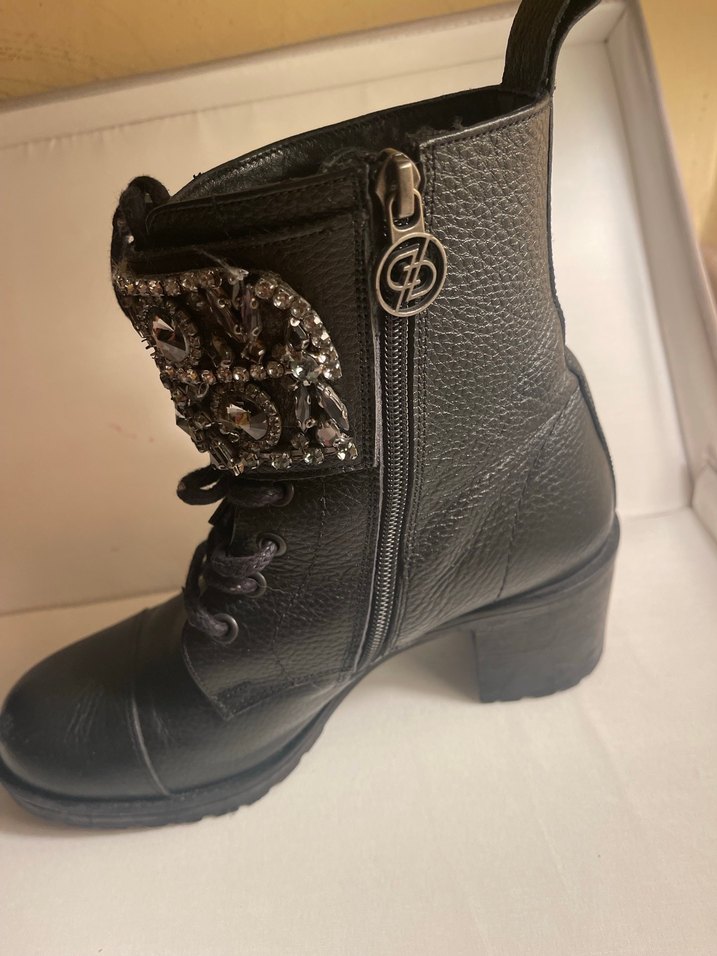 Siyah Deri Gotik Tokalı Kadın Bot - Görsel 5